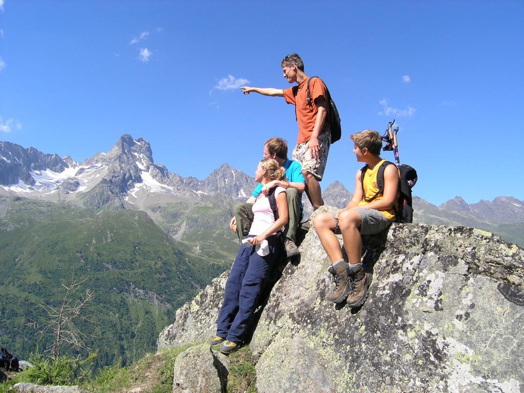 Wellnesshuettendorf Wiese Sankt Leonhard im Pitztal Esterno foto