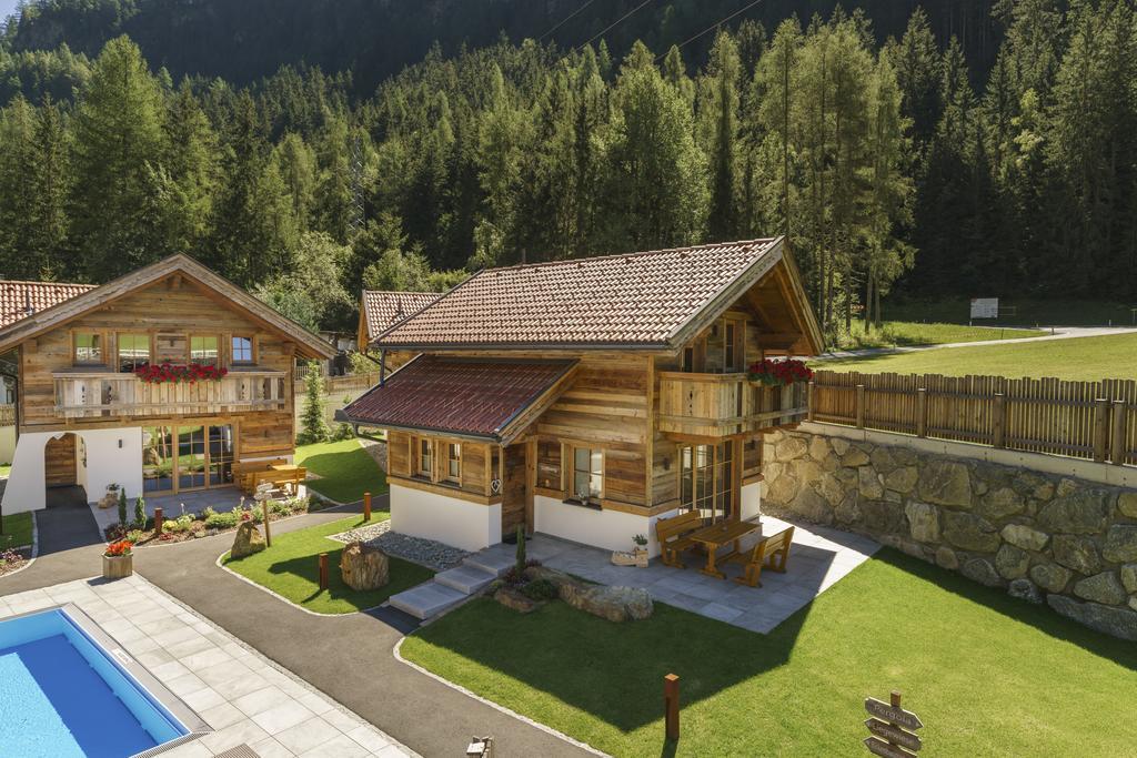 Wellnesshuettendorf Wiese Sankt Leonhard im Pitztal Esterno foto