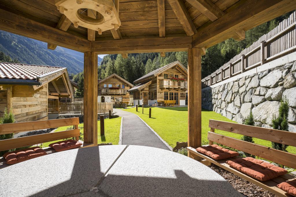 Wellnesshuettendorf Wiese Sankt Leonhard im Pitztal Esterno foto